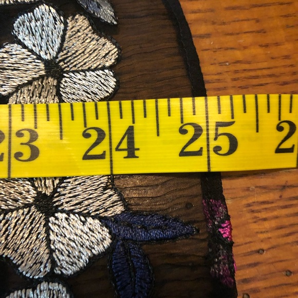 PM3  tahari sheer blouse embroidered floral design - Picture 7 of 8